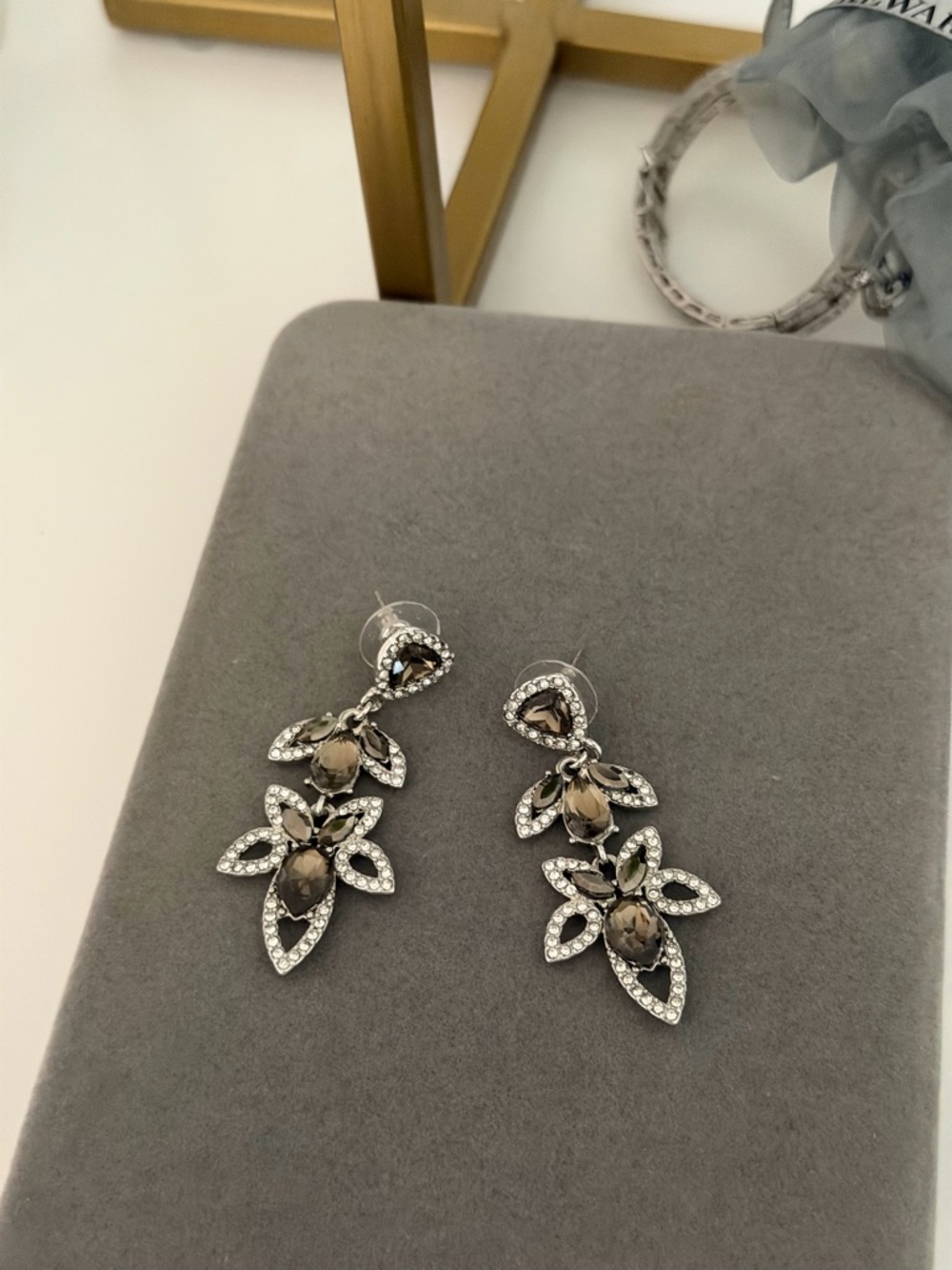 INC International Concepts Smoky Crystal Floral Statement Necklace & Earring Set - Picture 4 of 6